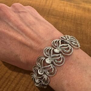 Vintage Signed Coro Silver Tone Scalloped Scroll Link Bracelet